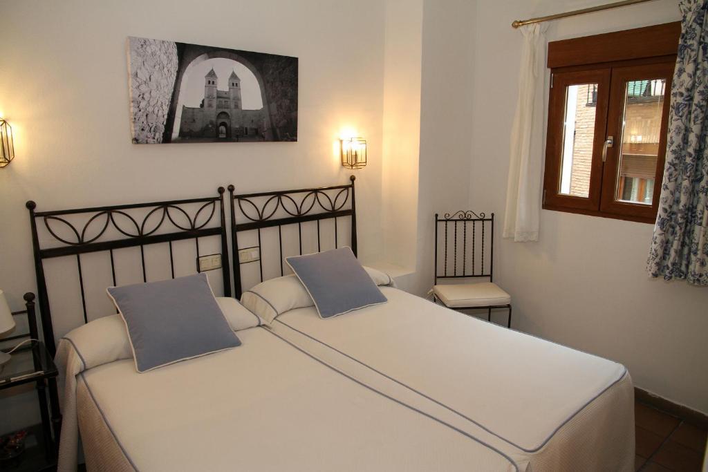 Hostal La Posada De Zocodover Толедо Экстерьер фото
