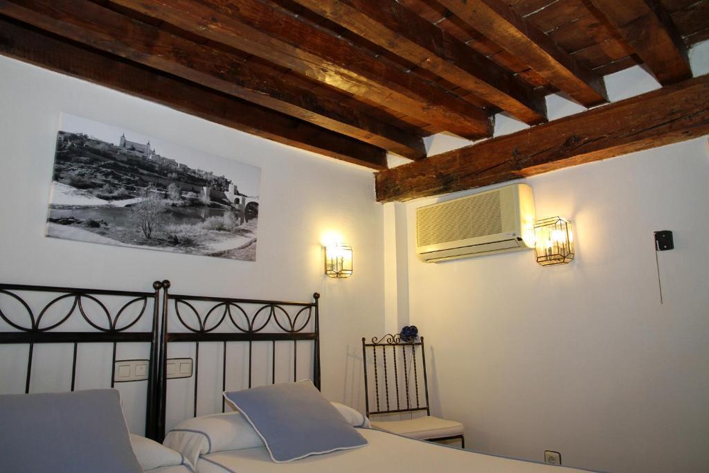 Hostal La Posada De Zocodover Толедо Экстерьер фото