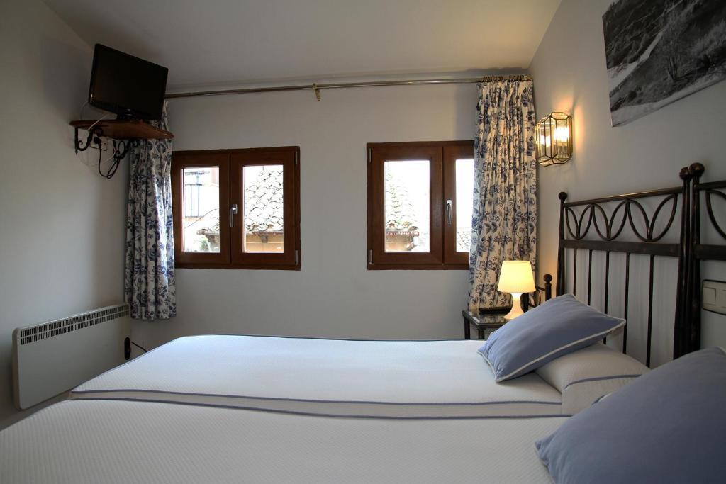 Hostal La Posada De Zocodover Толедо Экстерьер фото